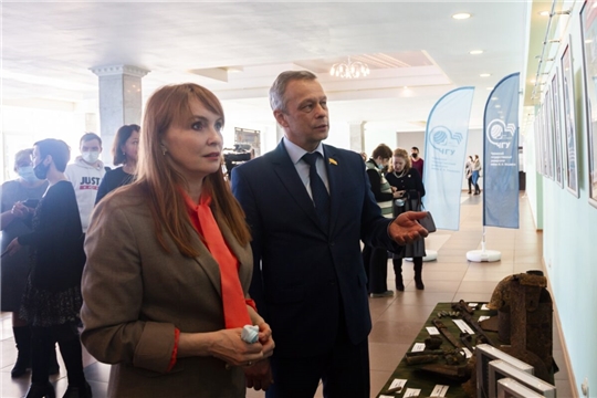В Чувашском госуниверситете открыли фотовыставку, посвященную строительству Сурского и Казанского оборонительных рубежей