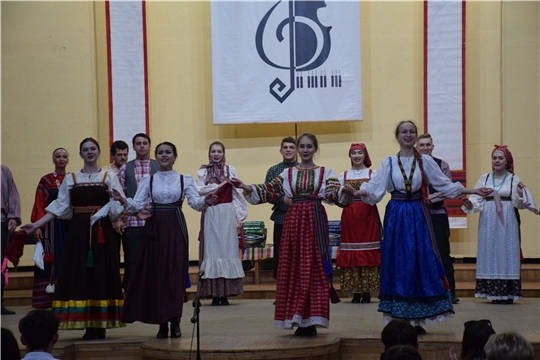 В Чебоксарском музыкальном училище состоялся концерт отделения "Сольного и хорового народного пения"