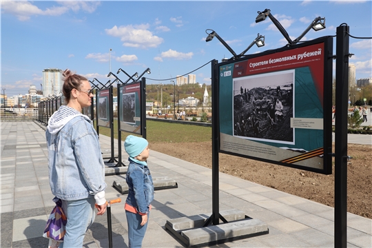 «Строители безмолвных рубежей» - на Красной площади Чебоксар открылась фотовыставка