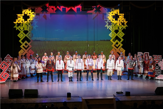 В ДК «Ухсая» состоялся юбилейный концерт, посвященный 35-летию народного фольклорного ансамбля «Уяв»