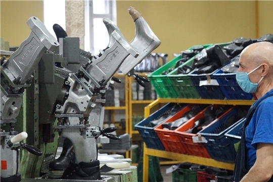 С помощью господдержки чувашский производитель спецобуви расширит линейку импортозамещающей продукции ⠀