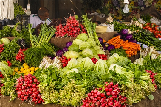 Лучшие торговые места нужно выделить для тех, кто продаёт продукты со своего огорода или фермерского хозяйства