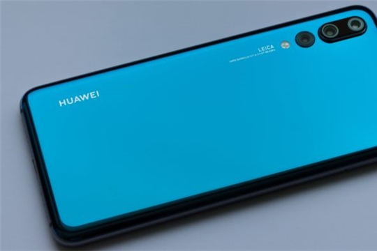 Huawei займется свиноводством из-за падения продаж смартфонов