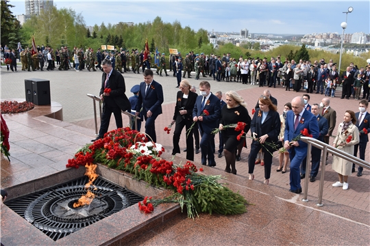 Сергей Артамонов возложил цветы к Мемориалу Славы