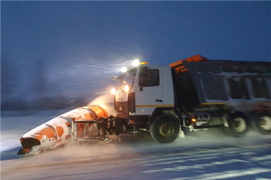 Дорожники Чувашии в круглосуточном режиме устраняют последствия сильнейшего снегопада