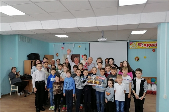 В День защиты детей воспитанников социально-реабилитационного центра поздравили Аксаков Анатолий Геннадьевич и представители благотворительного фонда «АБС Электро»