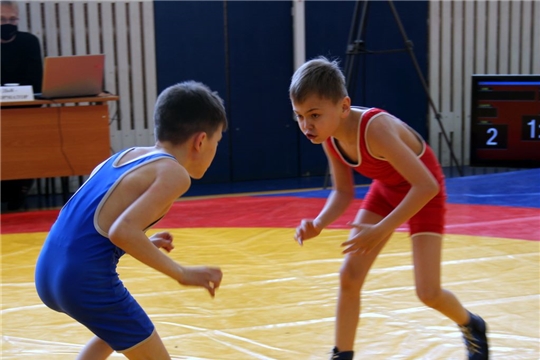 На праздник спорта, на праздник дружбы собрал первый  открытый турнир спортивной школы «Сывлăх»   по вольной борьбе среди школьников на Кубок Героя России Евгения Борисова, посвященный 76-ой годовщине Великой Победы