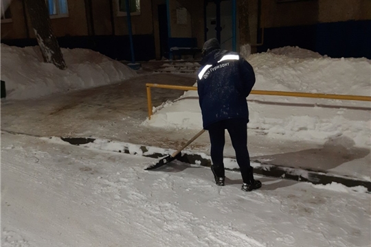 В Чебоксарах продолжается работа по своевременной уборке снега