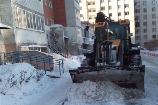 В Чебоксарах организована работа по уборке снега с территории гостевых парковок