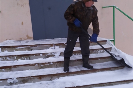 После снегопада работники отрасли ЖКХ приступили к наведению чистоты и порядка на городских улицах