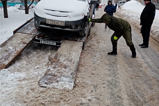 В Чебоксарах проведен межведомственный рейд по перемещению автомобилей, препятствующих механизированной уборке снега