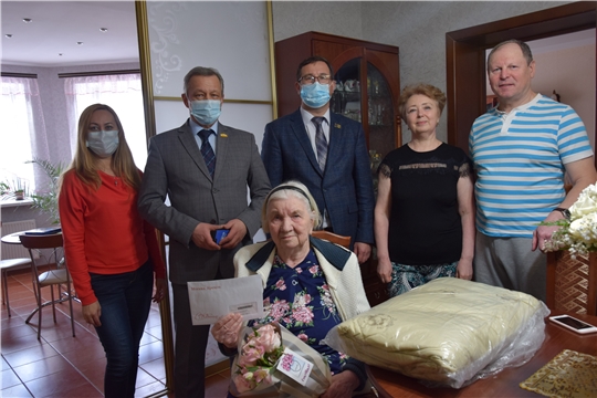 Долгожительницу Московского района г. Чебоксары Евдокию Смотрину поздравили на дому