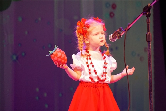 В Чебоксарах состоялся фестиваль семейного творчества «Семейная радуга»