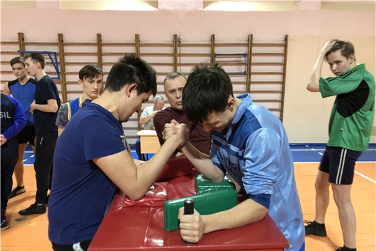 В средней школе № 60 г. Чебоксары разыграли призы районного спортивного конкурса «А ну-ка, парни»