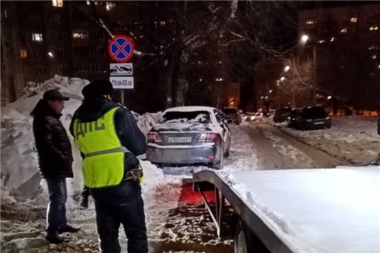 В Чебоксарах организован межведомственный рейд по эвакуации автотранспорта, препятствующего уборке снега