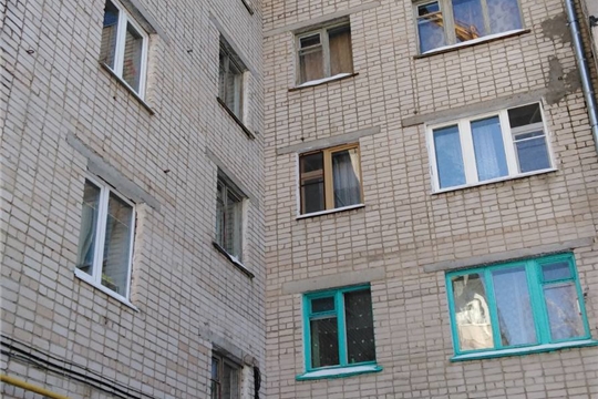 В Чебоксарах налажена работа по очистке крыш от снега, снежно-ледяных наростов