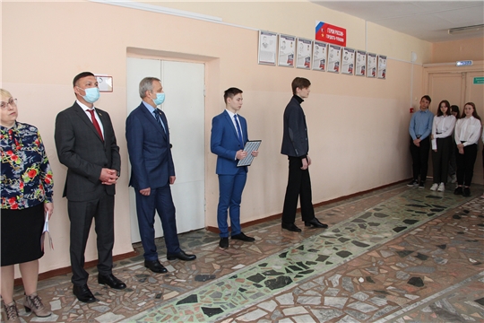 В чебоксарской школе № 31 открылась выставка «Герои России – гордость Чувашии»
