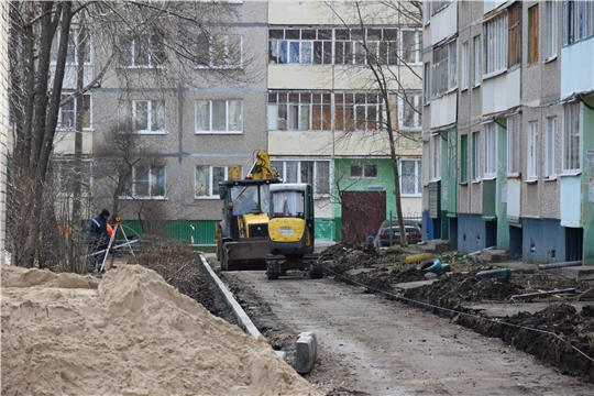 В Чебоксарах ведутся работы по ремонту дворовых территорий многоквартирных домов
