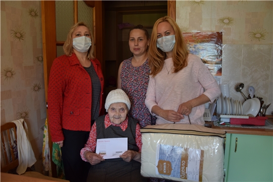 Долгожительницу Московского района г. Чебоксары Лидию Петрову поздравили на дому