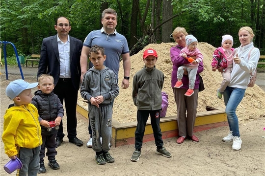 «Инцидент менеджмент»: по просьбе горожан в Рощу Гузовского завезен песок в песочницу