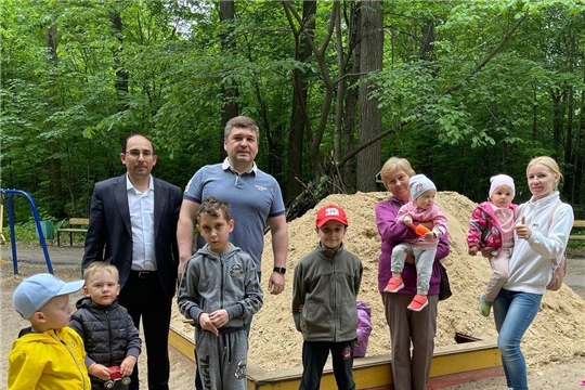 «Инцидент менеджмент»: по просьбе горожан в Рощу Гузовского завезен песок в песочницу