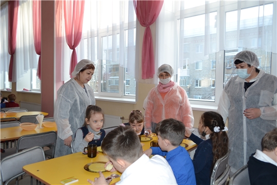 В школе №2 города Новочебоксарска проконтролировали  организацию питания