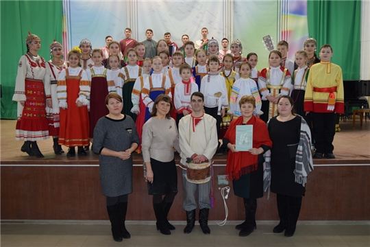В концертном зале Детской музыкальной школы прошел концерт фольклорного ансамбля «Янтал»