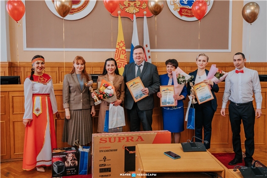 В Чебоксарах наградили лучших педагогов города, «Хыпар»