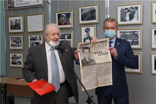 В ЧГУ открылась фотовыставка «Первый. Гагарин и Куба»