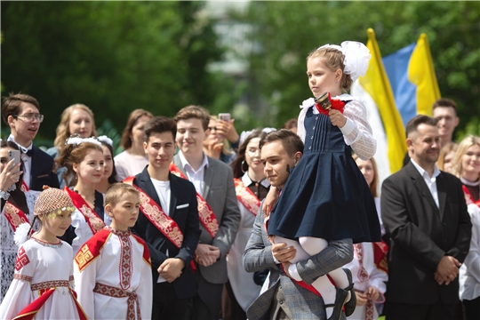 В школах Чувашии проходят Последние звонки