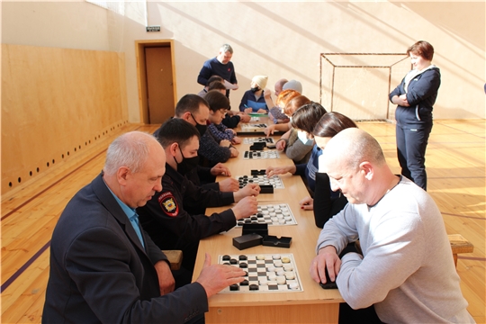 В рамках районной Спартакиады прошли соревнования по русским шашкам и шахматам