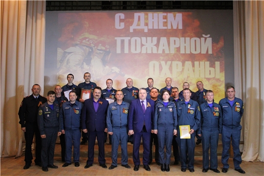 Глава администрации Порецкого района Евгений Лебедев поздравил пожарных с профессиональным праздником