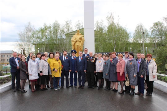 В честь 76-ой годовщины Великой Победы в Порецком районе состоялось возложение венков и цветов к памятникам погибших воинов