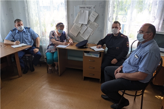 Прокурор Порецкого района провел выездное заседание рабочей группы по профилактике правонарушений в Кудеихинском сельском поселении