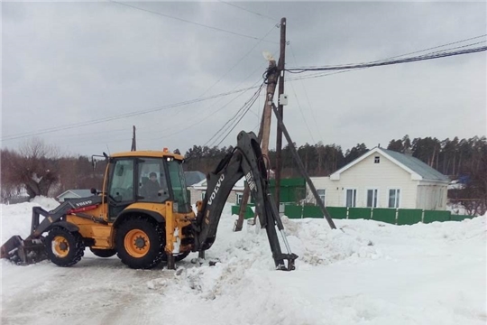 Очистка от снега и льда водоотводных канав в Шемуршинском районе 