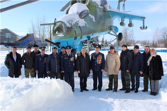 В Шумерлинском районе состоялось  возложение цветов к вертолету-памятнику МИ-24В