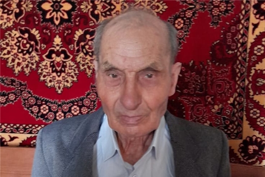 Житель деревни Синькасы принимает поздравления с 90-летием