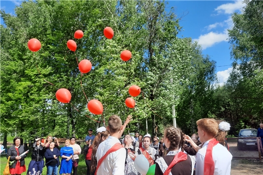 Торжественное мероприятие "Последний звонок - 2021" состоялось в образовательных организациях Шумерлинского района