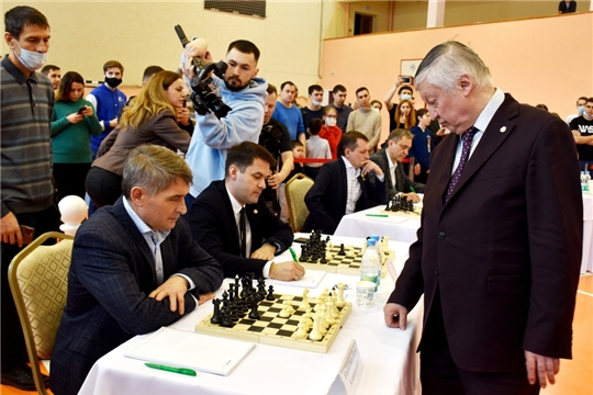 «Партия с чемпионом»: международный гроссмейстер Анатолий Карпов провел сеанс одновременной игры