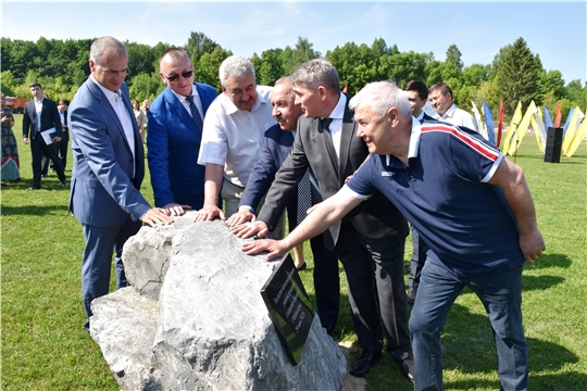 В столице Чувашии состоялась церемония закладки памятного камня, символизирующего начало реконструкции стадиона «Волга»