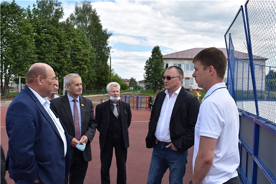 Министр В.Петров проинспектировал ход строительства стадиона-площадки в г.Ядрин