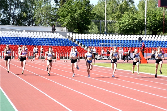 Старт дан: в столице Чувашии проходят чемпионат и первенство Поволжья и окружной этап Спартакиады молодёжи России по лёгкой атлетике