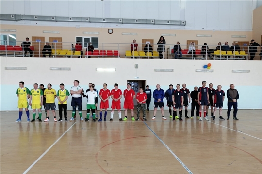 Команды из Канашского, Комсомольского, Урмарского районов, а также Минсельхоза Чувашии встретились на Комсомольской земле на турнире по мини-футболу