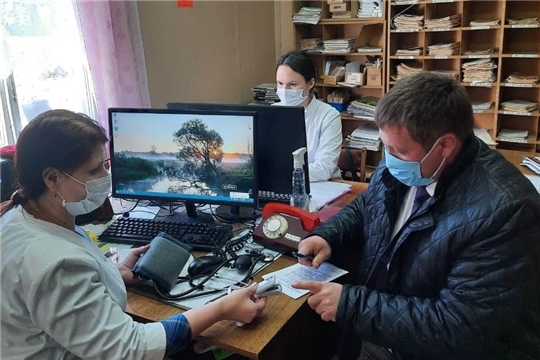 В Урмарской райбольнице продолжается вакцинация против коронавирусной инфекции
