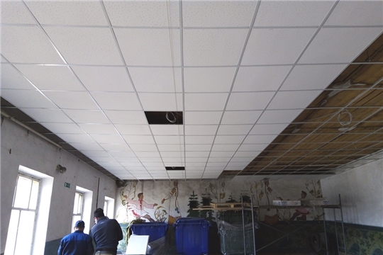 Продолжаются работы по ремонту потолка и замены электрооборудования в большом зале Тегешевского сельского Дома культуры