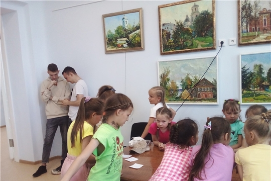 Сегодня в художественно-краеведческом музее побывали ребята из пришкольного детского оздоровительного лагеря НОШ (начальная школа)