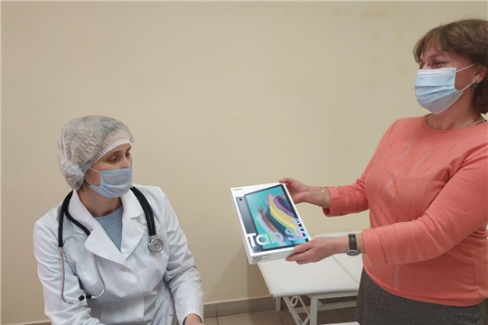 В рамках нацпроекта «Здравоохранение» участковых врачей Чувашии обеспечили планшетами