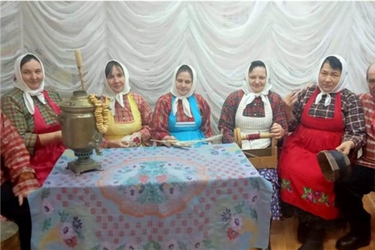 Проведение праздничного обряда «Сурхури» участниками народных фольклорных коллективов «Шанãç» и «Илем»