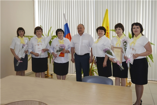 Глава администрации Яльчикского района Леонард Левый поздравил социальных работников с профессиональным праздником