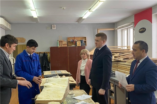 Глава администрации района Владимир Михайлов посетил Янтиковскую школу